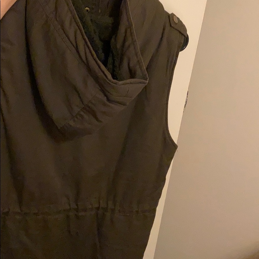 Vest - Picture 4 of 4